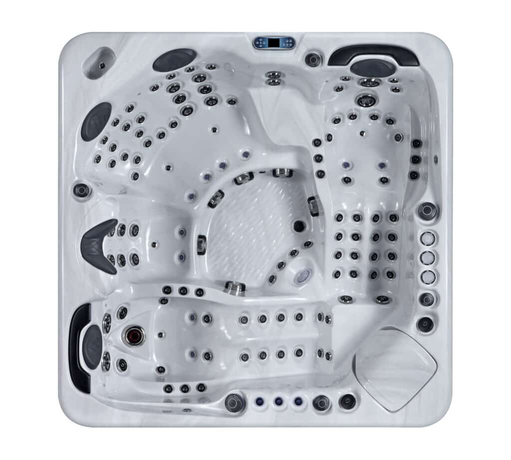 Jacuzzi Spa 4 Places Jets Multiples & Contrôle Balboa Vue de dessus d'un spa ou jacuzzi blanc luxueux, équipé de multiples jets chromés, d'appuie-têtes noirs et d'un panneau de contrôle digital 'BALBOA'.