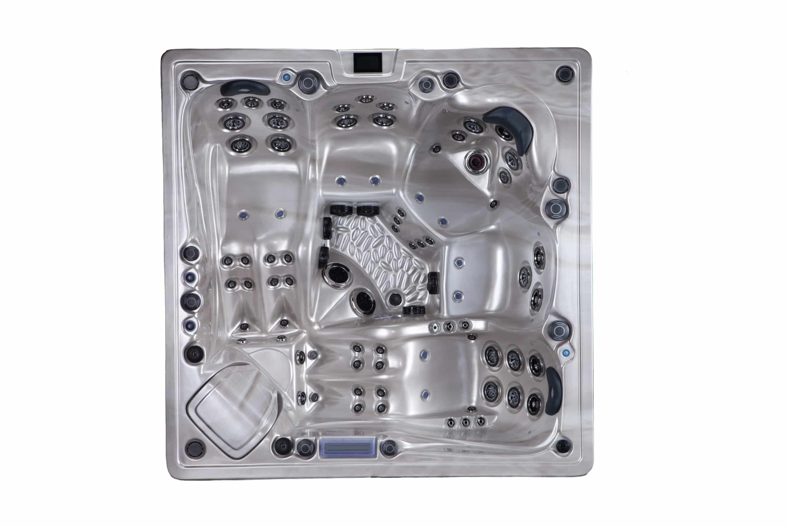 Vue plongeante d'un spa ou jacuzzi intérieur vide, coque acrylique gris perle, équipé de multiples jets chromés, repose-têtes noirs et d'un panneau de contrôle numérique bleu.